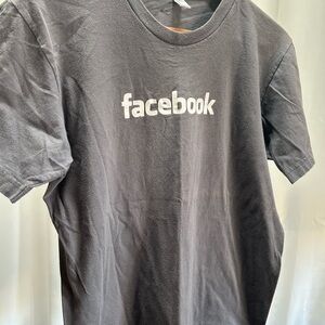 Facebook Gray Men's Short Sleeve Tee